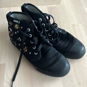 Bangs embroidered canvas high tops size 8